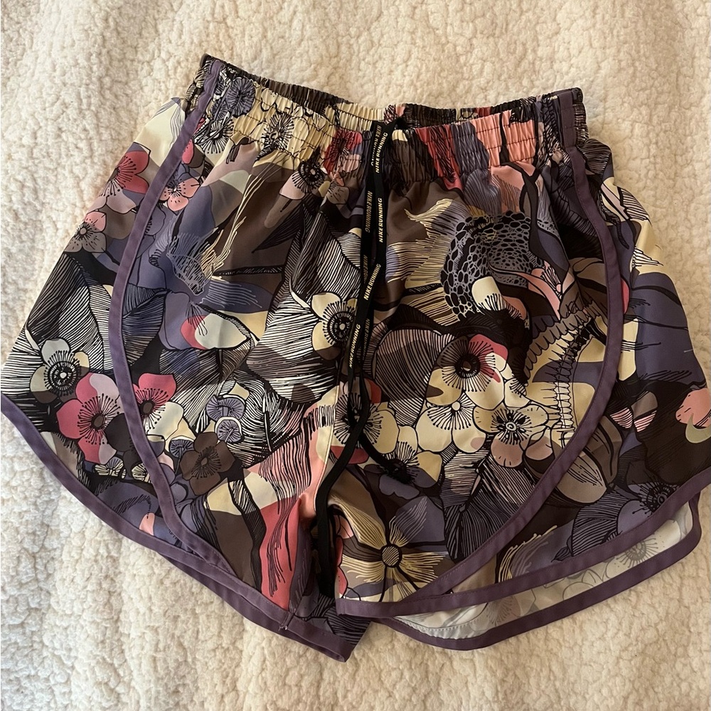 Women’s Nike Floral Running High-Rise Shorts